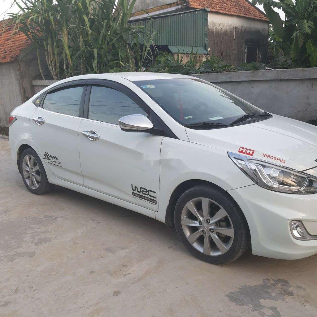 Hyundai Accent  Blue  2013 - Cần bán Hyundai Accent Blue sản xuất năm 2013, màu trắng, nhập khẩu số tự động, giá 375tr