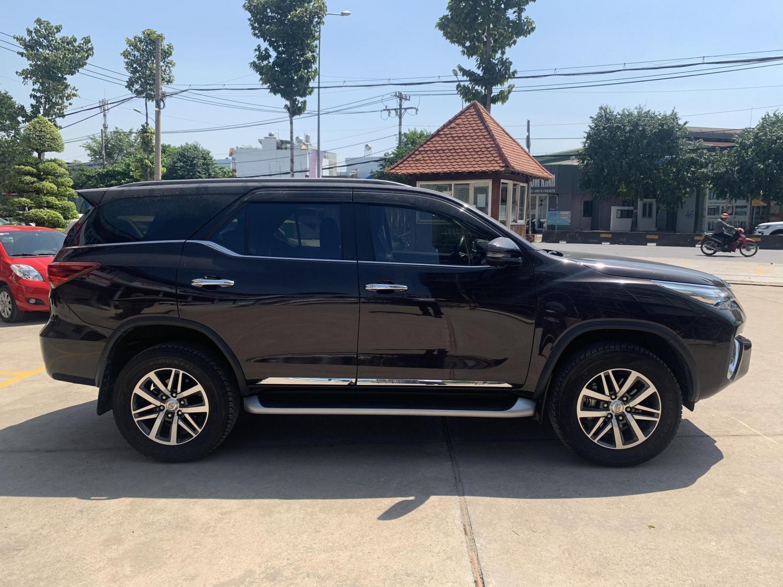 Toyota Fortuner V 4x4 Diesel 2018 - Xe Toyota Fortuner V 4x4 Diesel đời 2018, màu nâu, nhập khẩu chính hãng