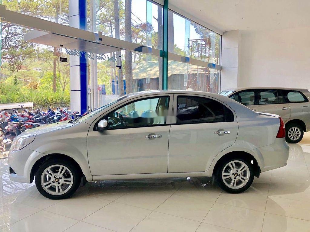 Chevrolet Aveo   2016 - Cần bán Chevrolet Aveo năm sản xuất 2016, màu bạc, số sàn 