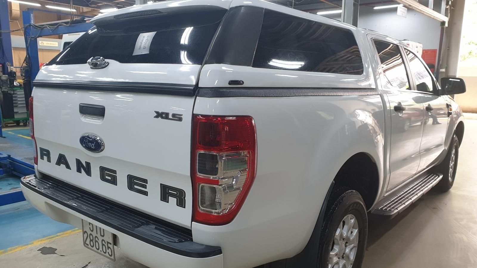 Ford Ranger 2018 - Mua xe giá thấp với chiếc Ford Ranger XLS AT, đời 2018, màu trắng, nhập khẩu nguyên chiếc