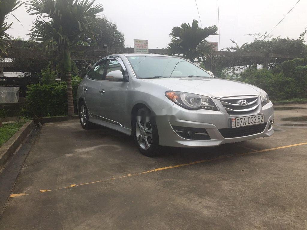 Hyundai Avante   2014 - Cần bán xe Hyundai Avante sản xuất 2014, màu bạc