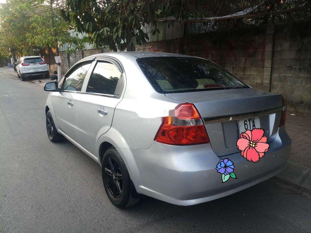 Chevrolet Aveo 2013 - Bán Chevrolet Aveo sản xuất 2013, màu bạc giá cạnh tranh