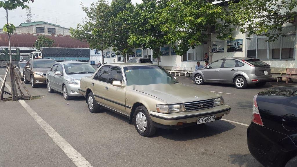 Toyota Cressida 1993 - Cần bán Toyota Cressida đời 1993, màu ghi vàng 