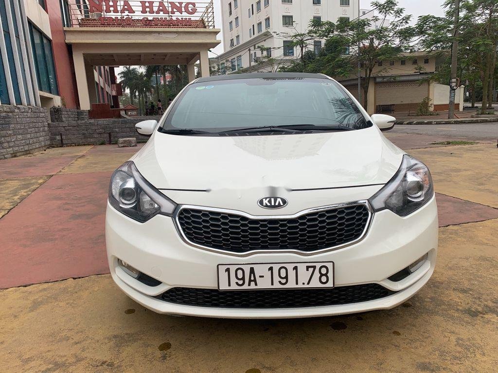 Kia K3   2014 - Cần bán lại xe Kia K3 2014, màu trắng, xe gia đình, 400tr