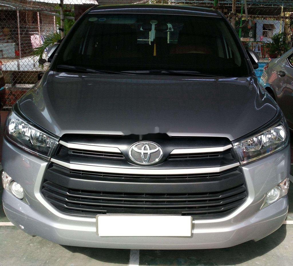 Toyota Innova   2018 - Cần bán Toyota Innova đời 2018, màu bạc, xe gia đình