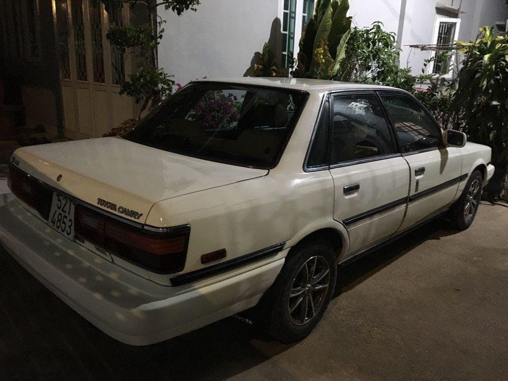 Toyota Camry 1988 - Bán Toyota Camry đời 1988, màu trắng, xe nhập, chính chủ 