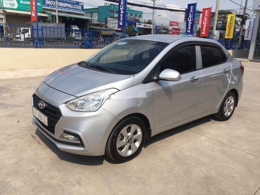 Hyundai Grand i10 2017 - Cần bán xe Hyundai Grand i10 năm sản xuất 2017, màu bạc, giá chỉ 379 triệu