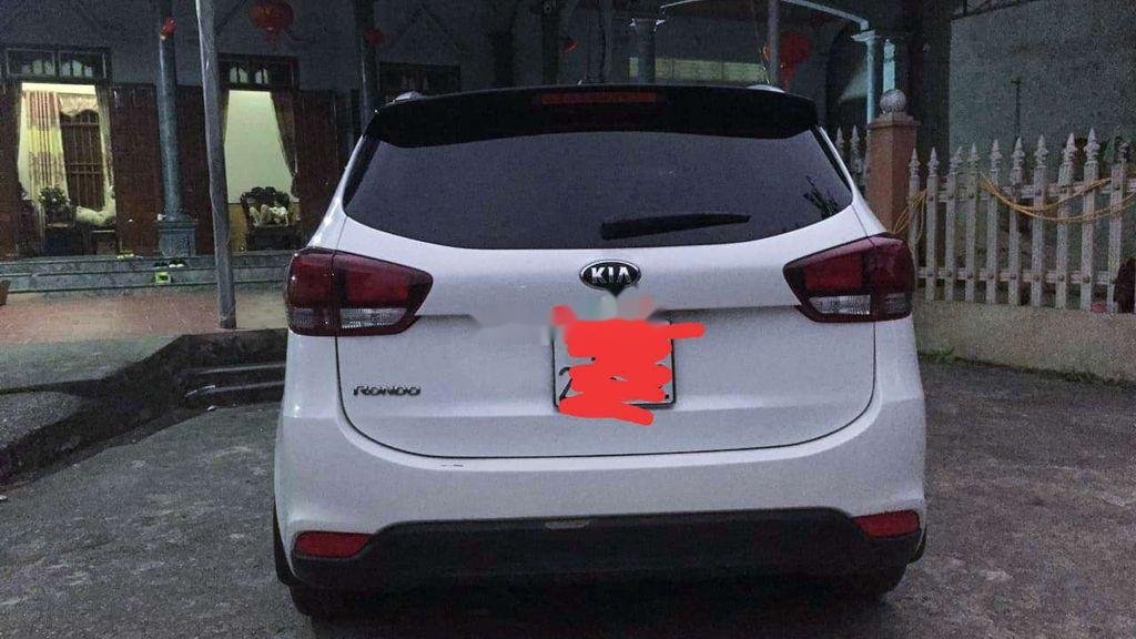 Kia Rondo   2018 - Bán xe Kia Rondo đời 2018, màu trắng, chính chủ, giá tốt