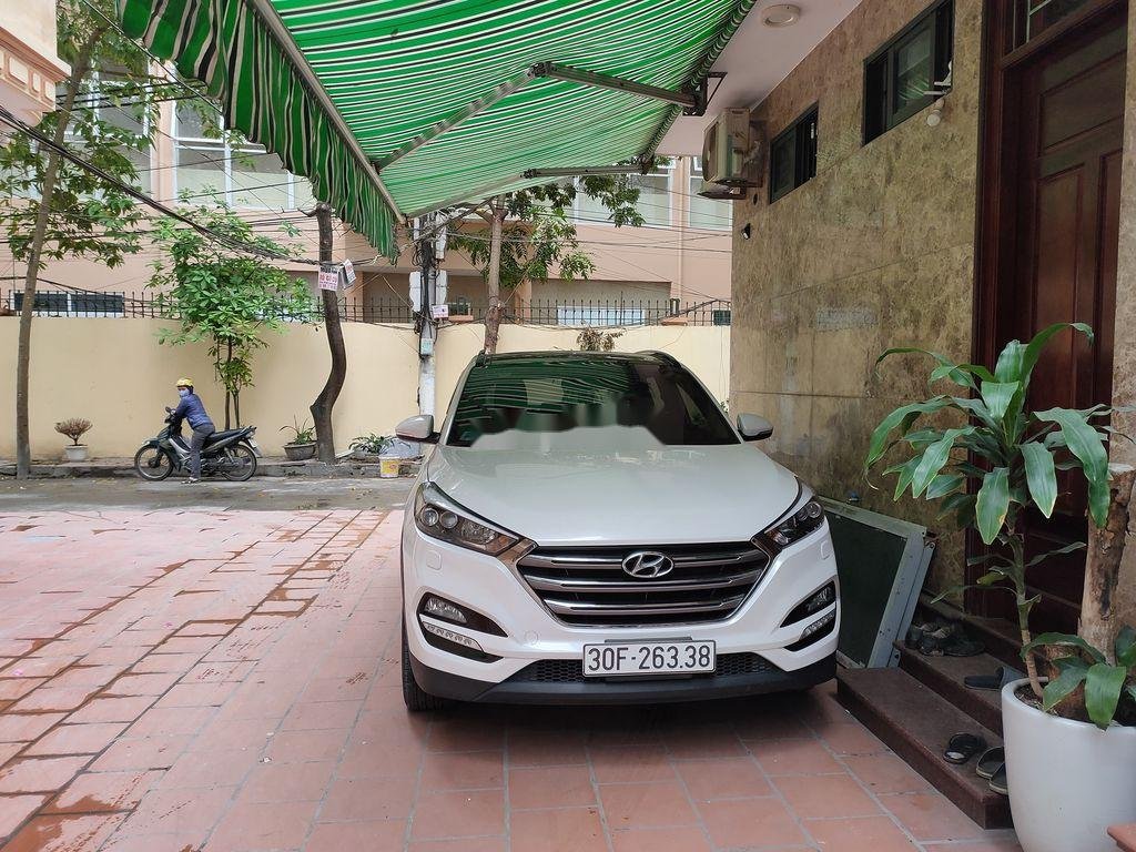 Hyundai Tucson 2018 - Bán xe Hyundai Tucson năm sản xuất 2018, màu trắng giá cạnh tranh