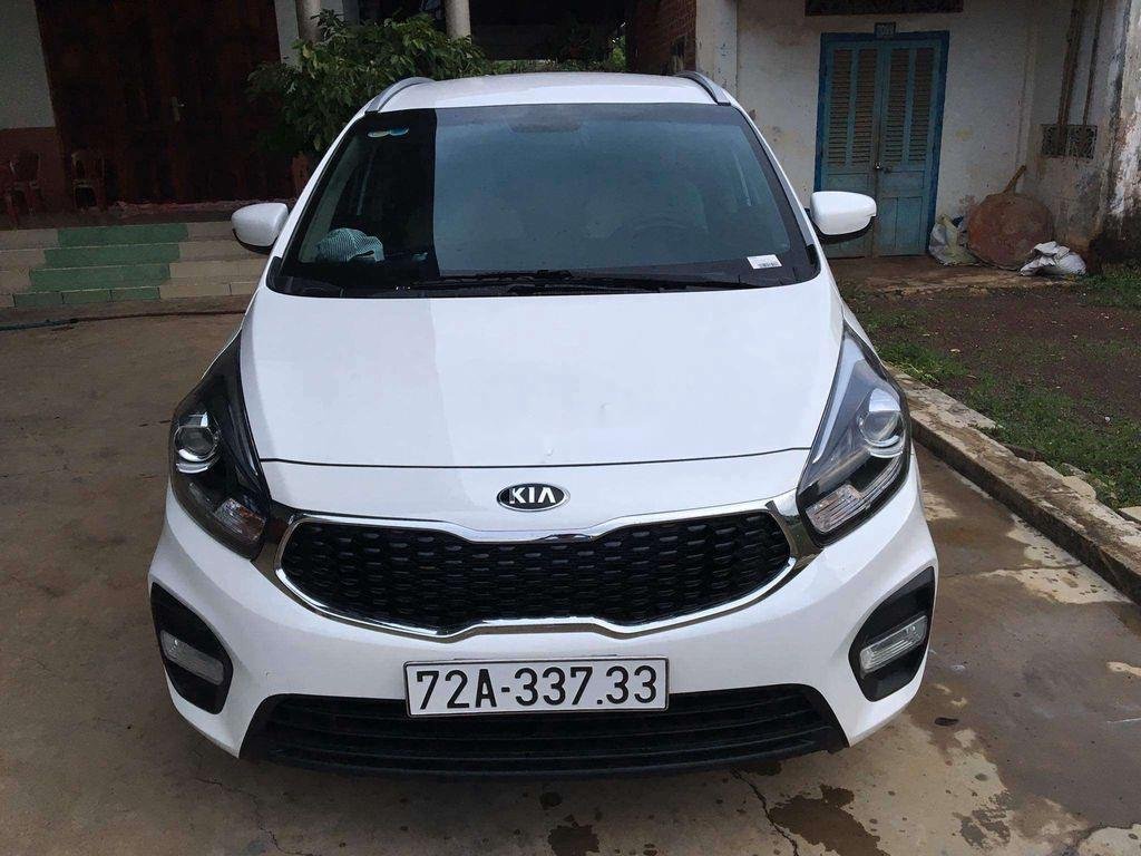 Kia Rondo   2019 - Bán ô tô Kia Rondo năm 2019, màu trắng chính chủ, 560 triệu