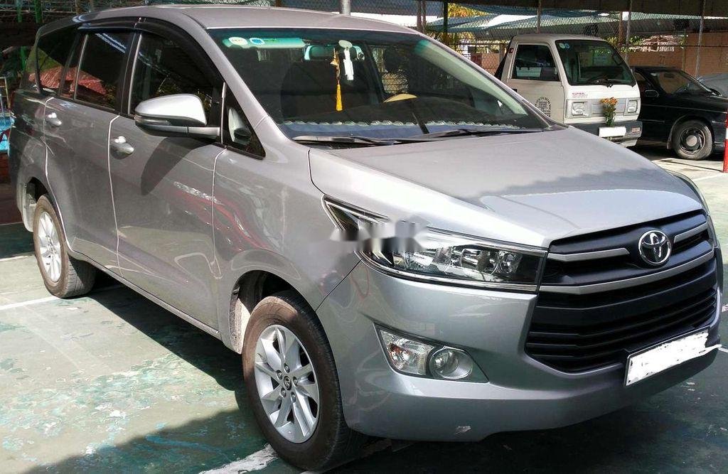 Toyota Innova   2018 - Cần bán Toyota Innova đời 2018, màu bạc, xe gia đình