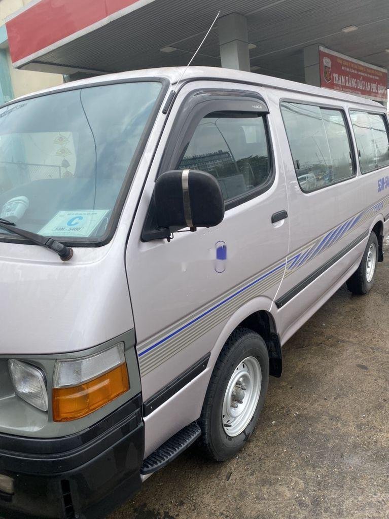 Toyota Hiace 2002 - Bán Toyota Hiace đời 2002, màu bạc, 65 triệu