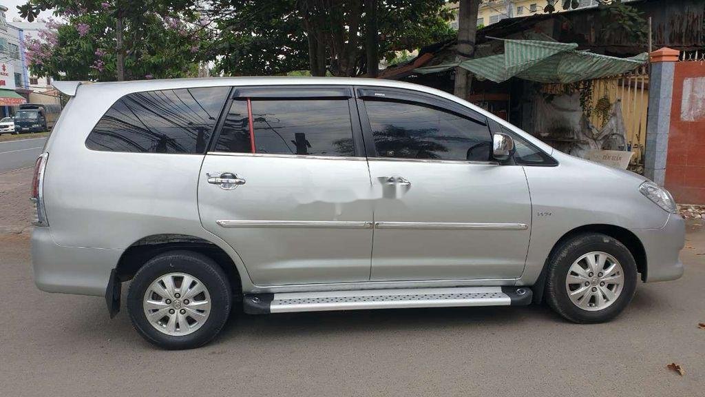 Toyota Innova 2009 - Xe Toyota Innova đời 2009, màu bạc, giá tốt