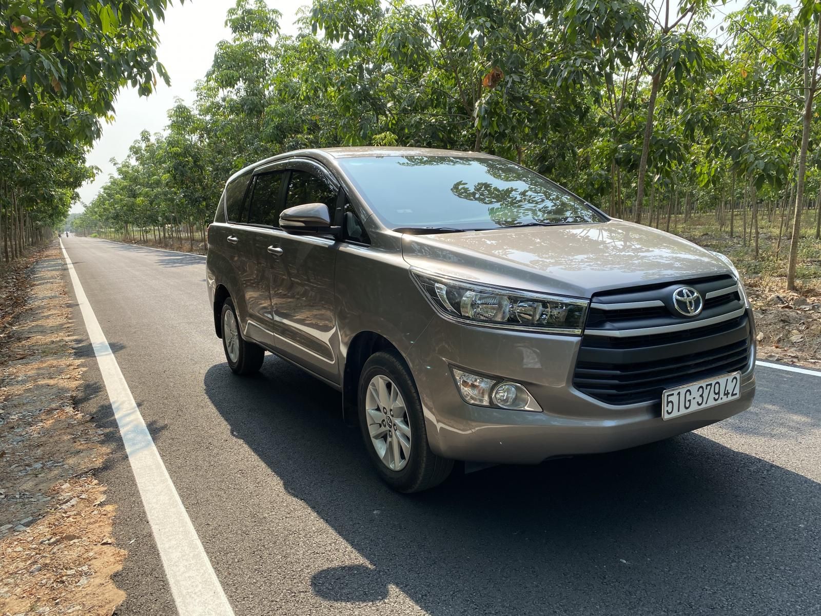 Toyota Innova 2017 - Cần bán chiếc Toyota Innova MT đời 2017, còn rất mới, tiện nghi đầy đủ, giá thấp