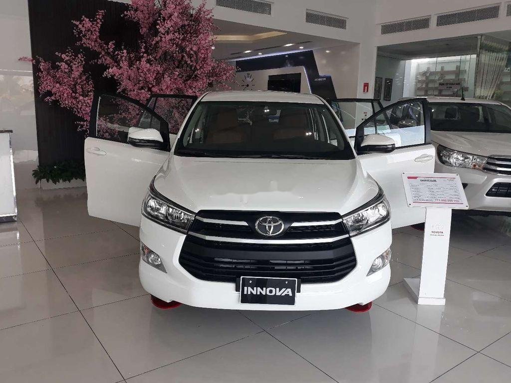 Toyota Innova 2018 - Bán xe Toyota Innova năm sản xuất 2018, màu trắng, 720tr