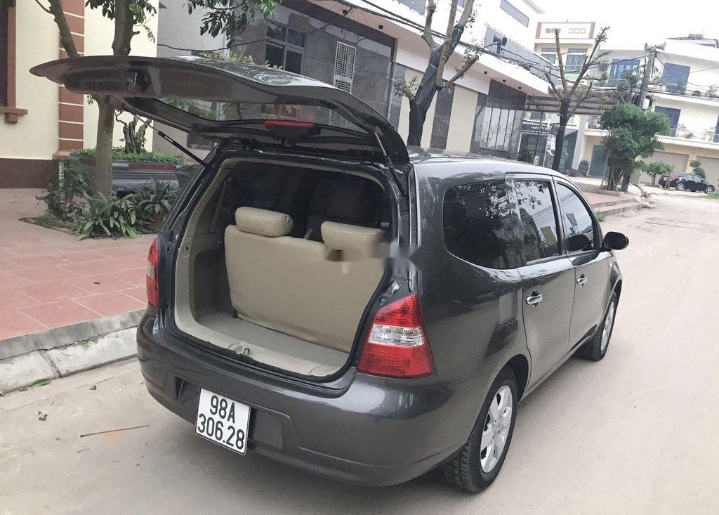 Nissan Grand livina    2011 - Cần bán xe Nissan Grand livina 2011, màu xám, xe nhập