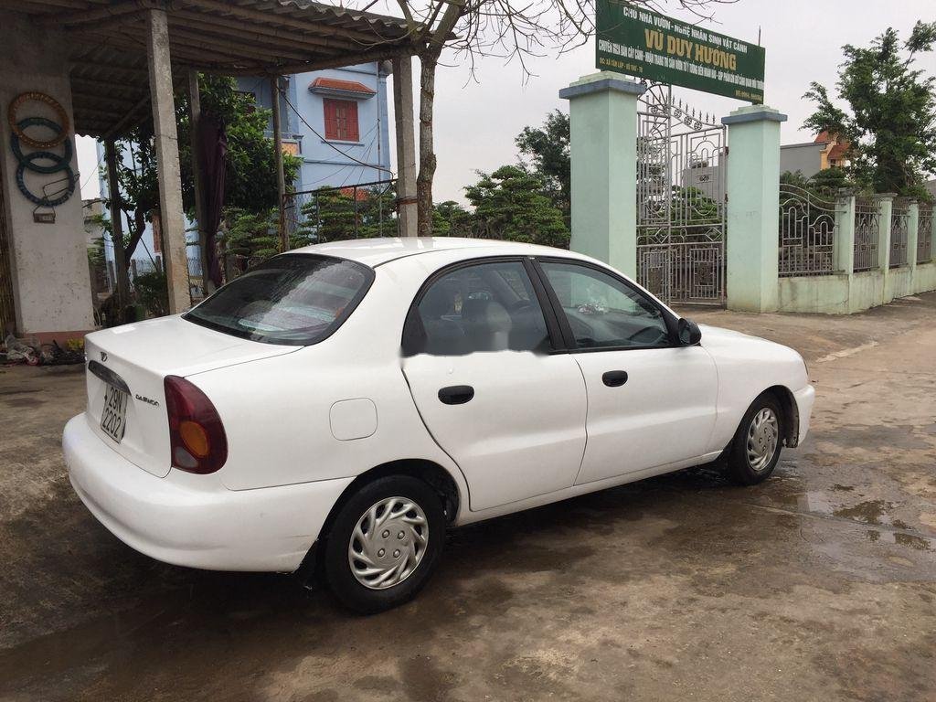 Daewoo Lanos 2001 - Cần bán xe Daewoo Lanos năm sản xuất 2001, màu trắng còn mới, 50 triệu