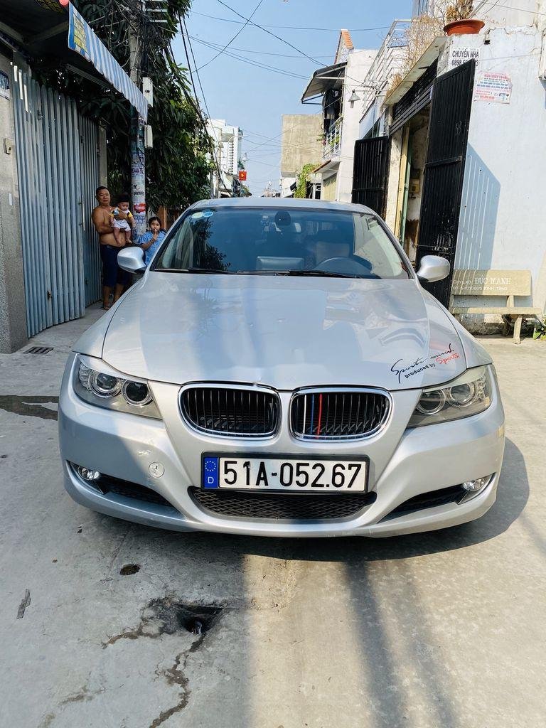 BMW 3 Series   2010 - Bán ô tô BMW 320i đời 2010, màu bạc, nhập khẩu