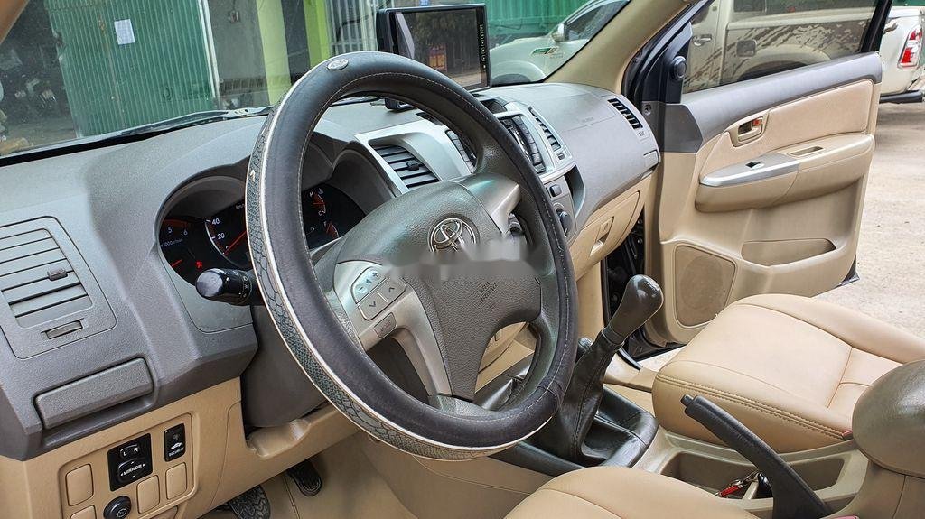 Toyota Hilux 2012 - Cần bán gấp Toyota Hilux 3.0 MT năm 2012, màu đen