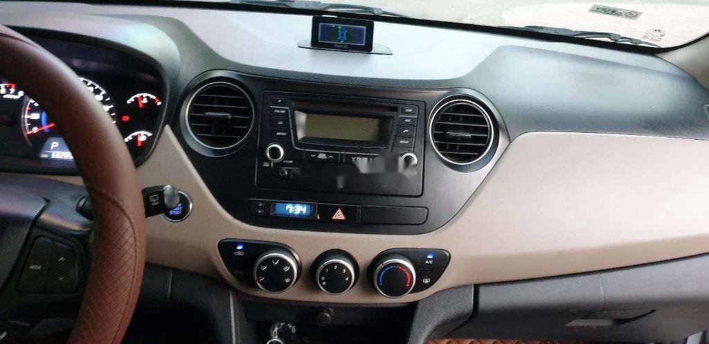 Hyundai Grand i10   2015 - Bán Hyundai Grand i10 đời 2015, màu bạc, nhập khẩu 