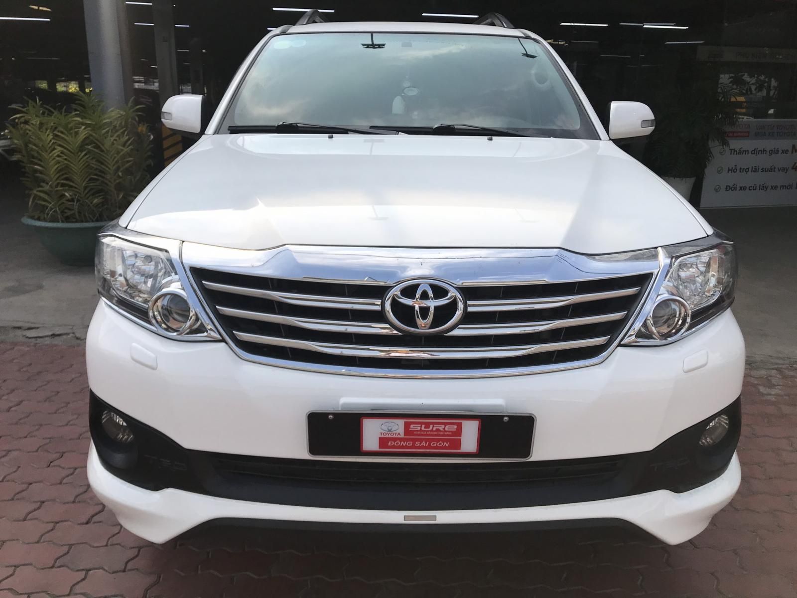 Toyota Fortuner 2014 - Bán nhanh chiếc xe Toyota Fortuner TRD, sản xuất 2014, màu trắng, giá cạnh tranh