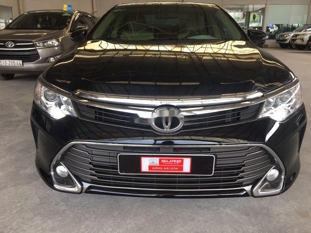 Toyota Camry 2016 - Bán Toyota Camry 2.0E AT sản xuất 2016, màu đen, 820tr