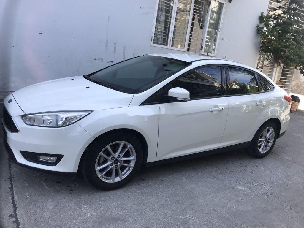 Ford Focus 2017 - Bán Ford Focus năm sản xuất 2017, màu trắng, giá tốt