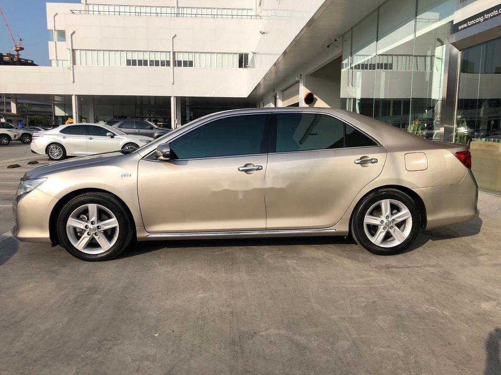 Toyota Camry   2.5Q 2014 - Bán xe Toyota Camry 2.5Q sản xuất năm 2014 số tự động, 790 triệu