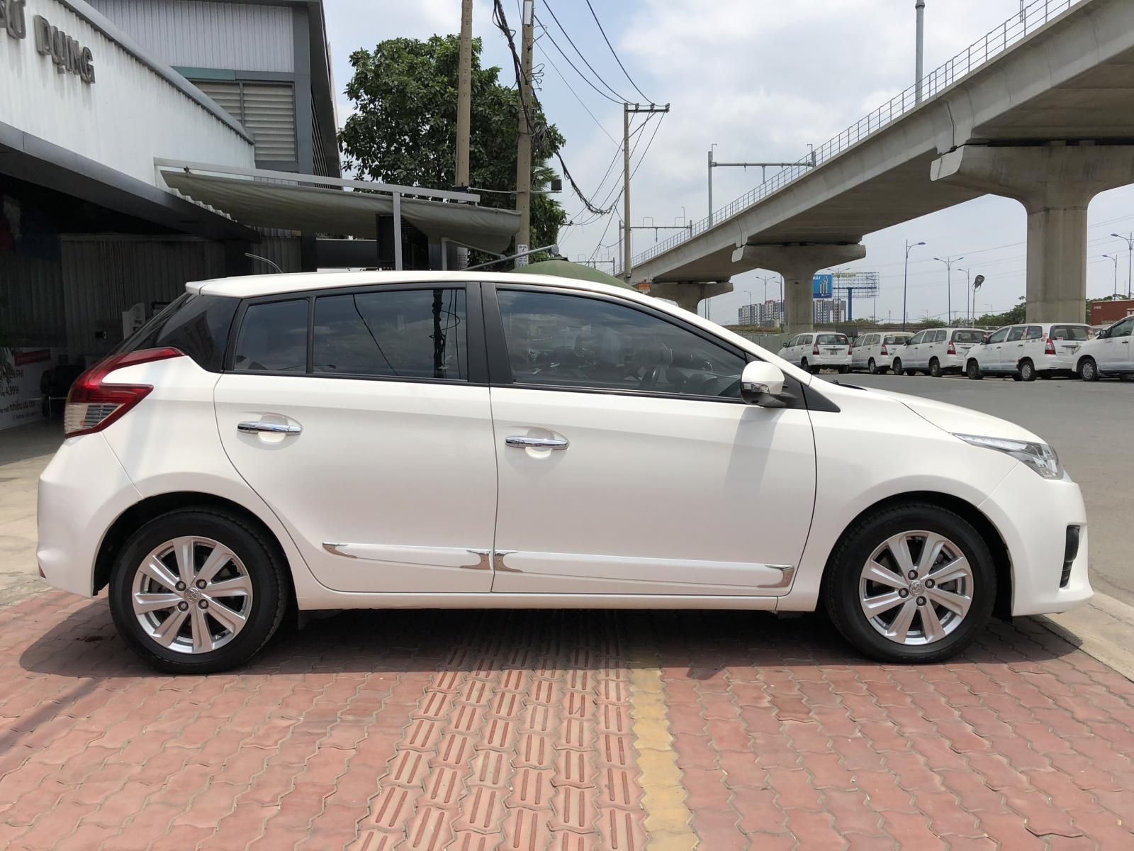 Toyota Yaris 2016 - Cần bán lại chiếc xe Toyota Yaris 1.3G, đời 2016, nhập khẩu nguyên chiếc, giá rẻ