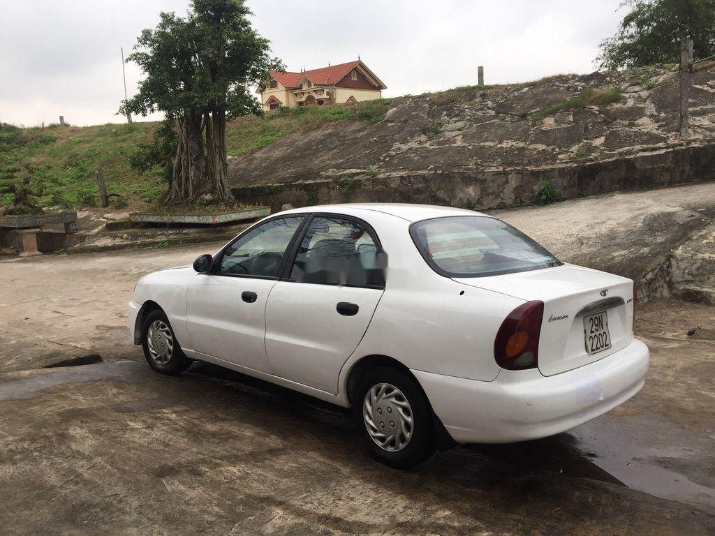 Daewoo Lanos 2001 - Cần bán xe Daewoo Lanos năm sản xuất 2001, màu trắng còn mới, 50 triệu