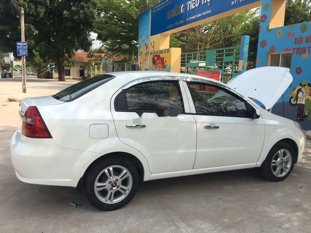 Chevrolet Aveo 2013 - Cần bán Chevrolet Aveo đời 2013, màu trắng, 229tr