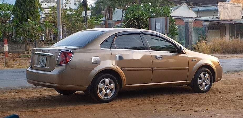 Daewoo Lacetti 2005 - Cần bán Daewoo Lacetti năm sản xuất 2005, màu vàng, xe nhập, 150tr