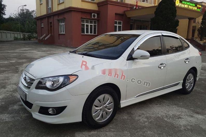 Hyundai Avante 2014 - Bán Hyundai Avante 1.6MT sản xuất 2014, màu trắng số sàn