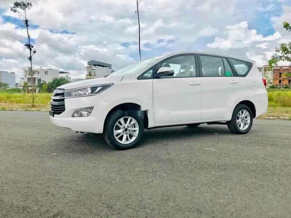 Toyota Innova 2018 - Bán xe Toyota Innova năm sản xuất 2018, màu trắng, 720tr