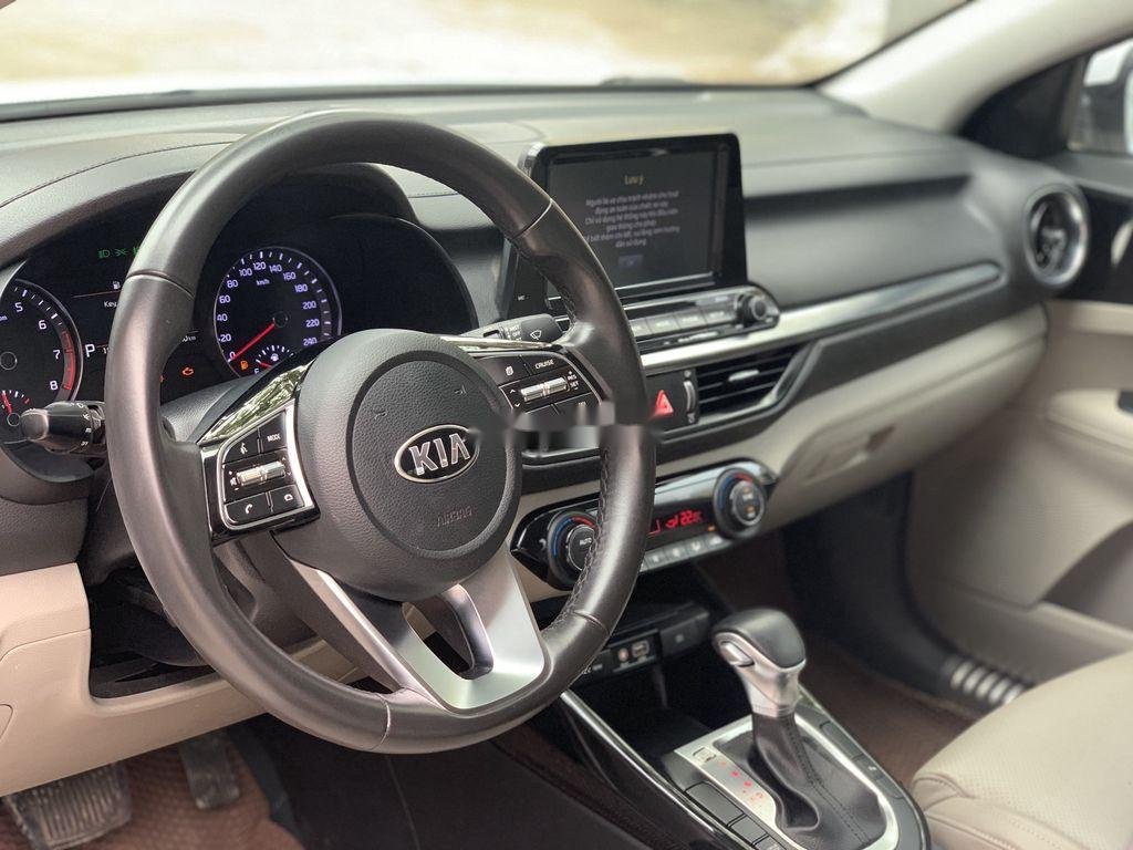 Kia Cerato 2019 - Bán Kia Cerato 1.6 AT đời 2019, màu trắng số tự động, giá 640tr