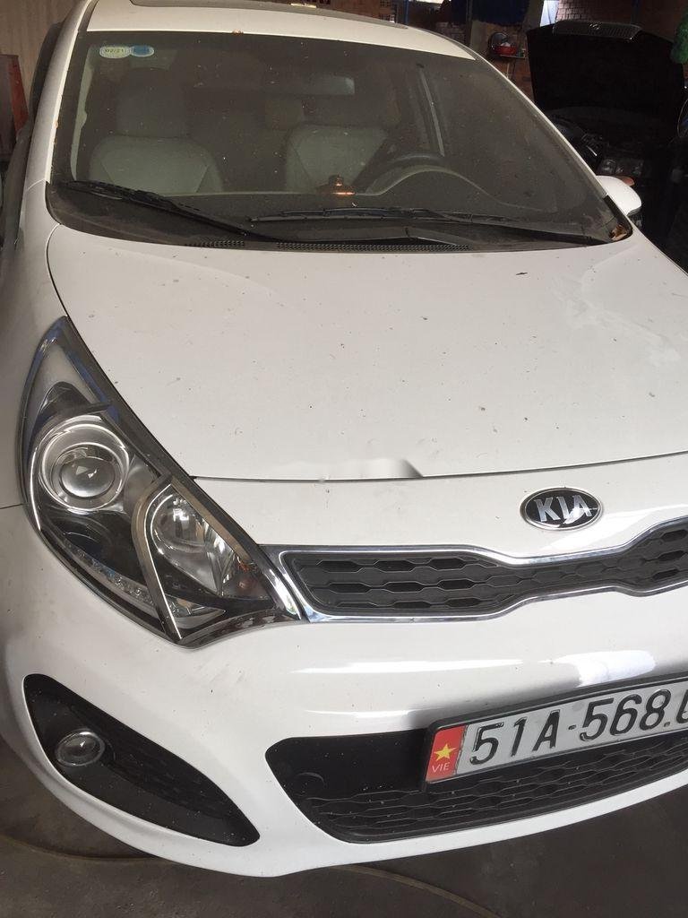 Kia Rio 2013 - Cần bán xe Kia Rio AT đời 2013, màu trắng, nhập khẩu, giá 355tr