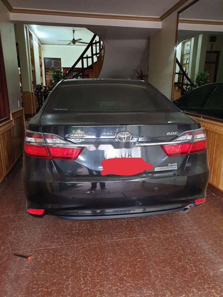 Toyota Camry 2015 - Bán Toyota Camry năm sản xuất 2015, màu xám