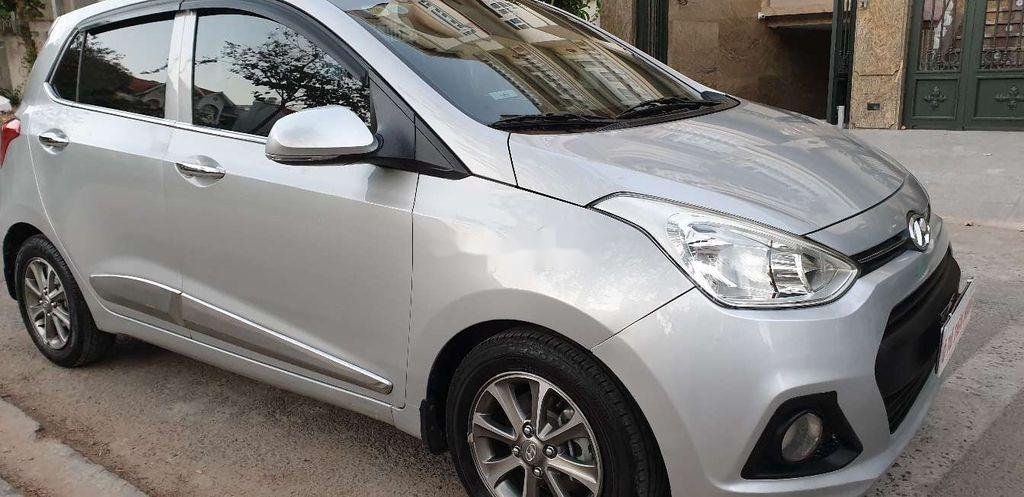 Hyundai Grand i10   2015 - Bán Hyundai Grand i10 đời 2015, màu bạc, nhập khẩu 