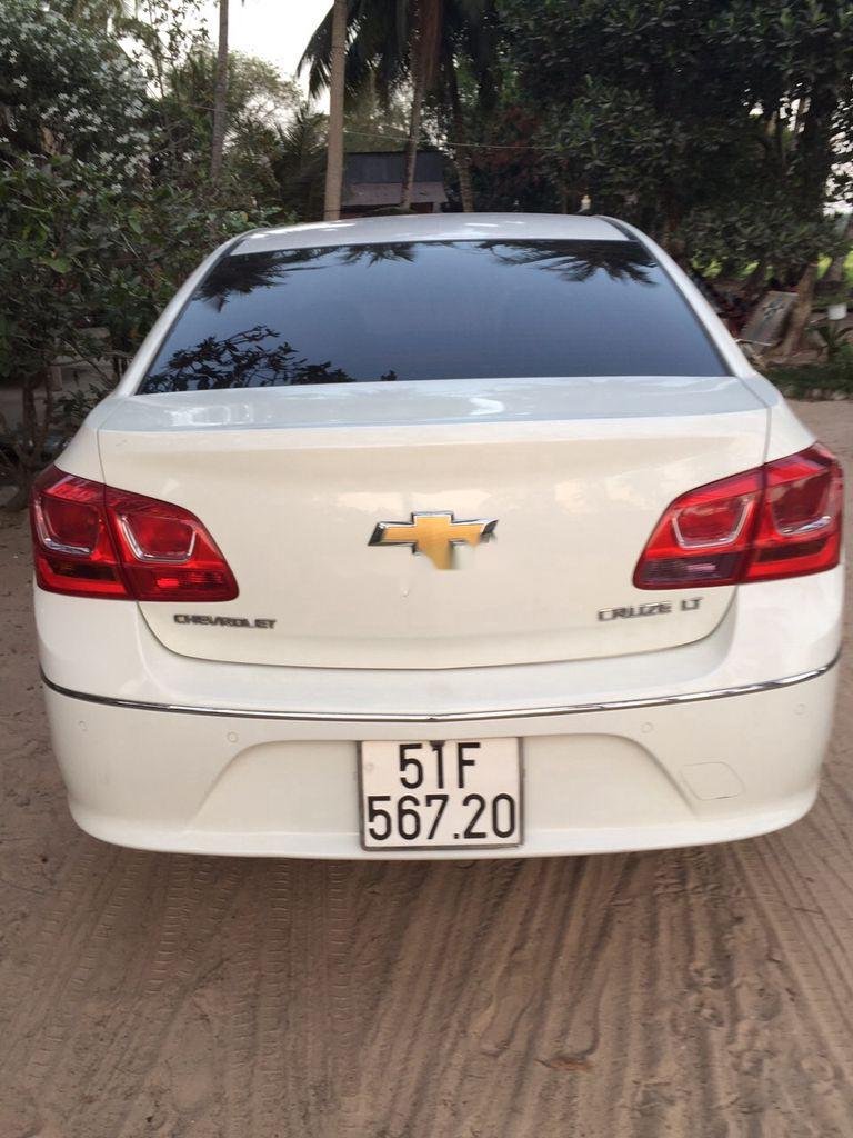 Chevrolet Cruze 2015 - Bán Chevrolet Cruze MT đời 2015, màu trắng số sàn, 335 triệu