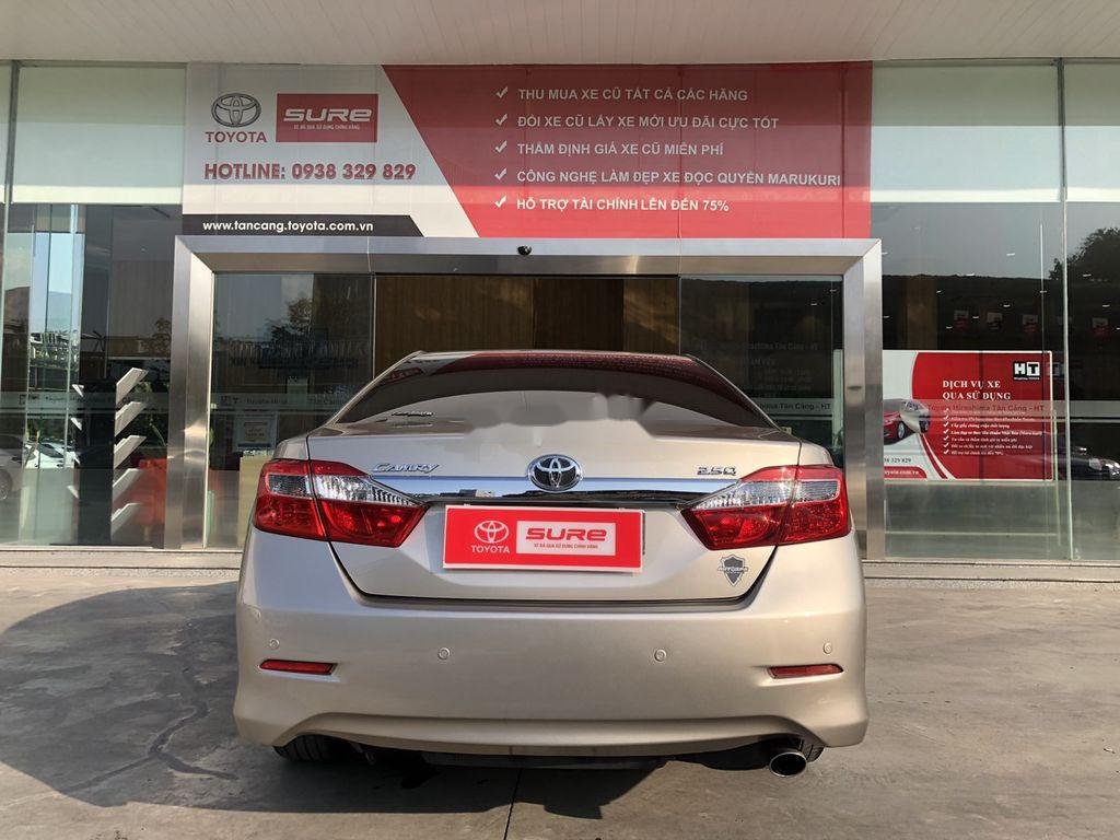 Toyota Camry   2.5Q 2014 - Bán xe Toyota Camry 2.5Q sản xuất năm 2014 số tự động, 790 triệu