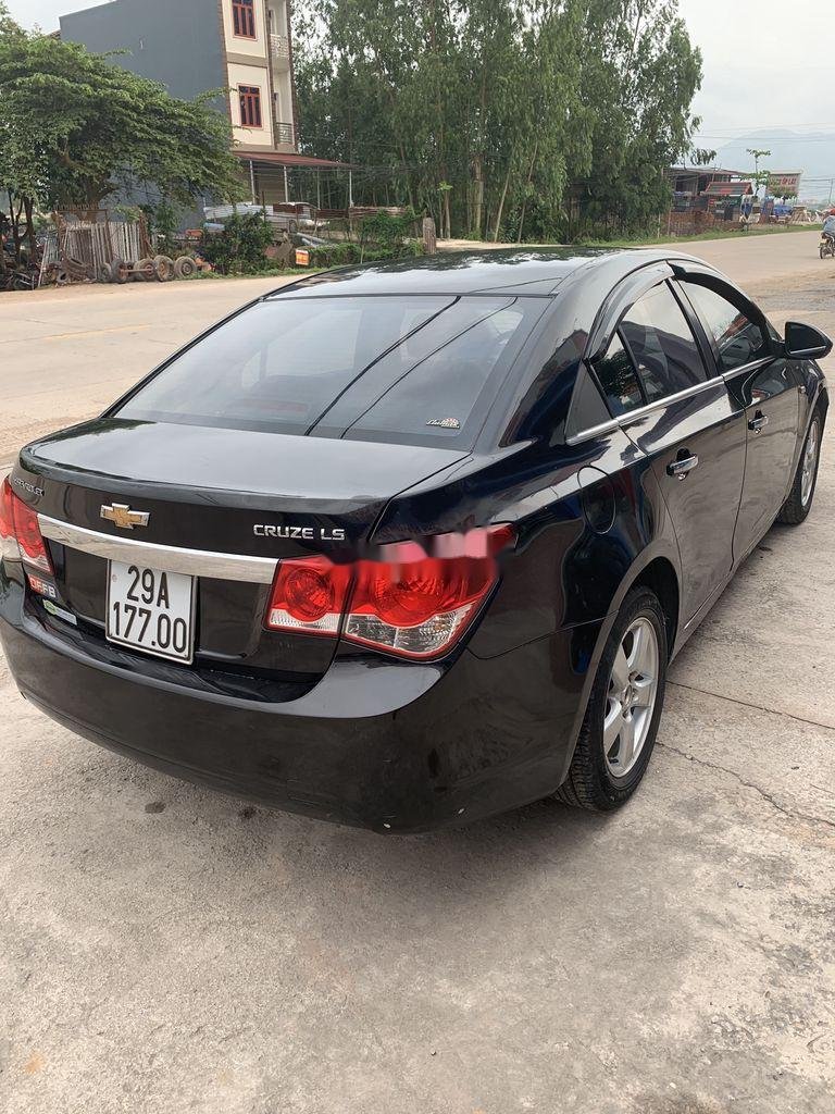 Chevrolet Cruze 2011 - Cần bán lại xe Chevrolet Cruze 2011, màu đen, 268tr