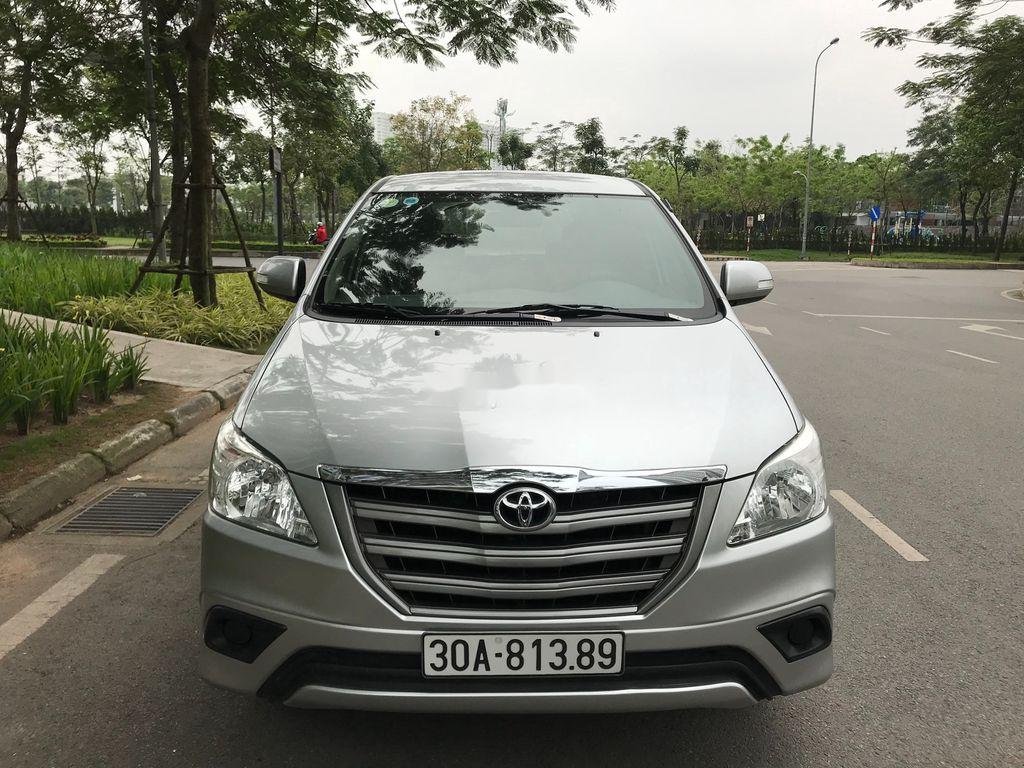 Toyota Innova   2015 - Bán xe Toyota Innova sản xuất 2015, màu bạc còn mới, giá 485tr