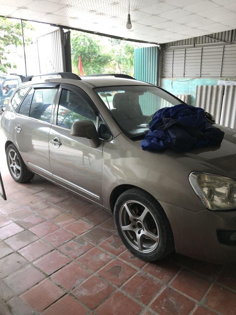 Kia Carens 2010 - Cần bán Kia Carens năm 2010, màu ghi vàng 