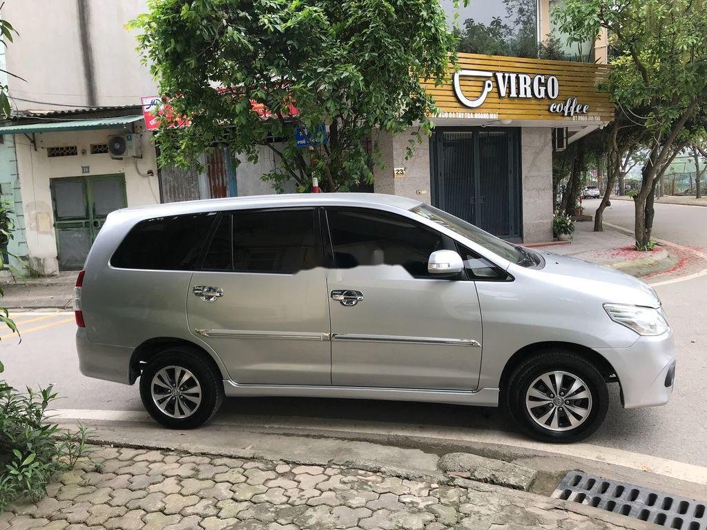 Toyota Innova   2015 - Bán xe Toyota Innova sản xuất 2015, màu bạc còn mới, giá 485tr