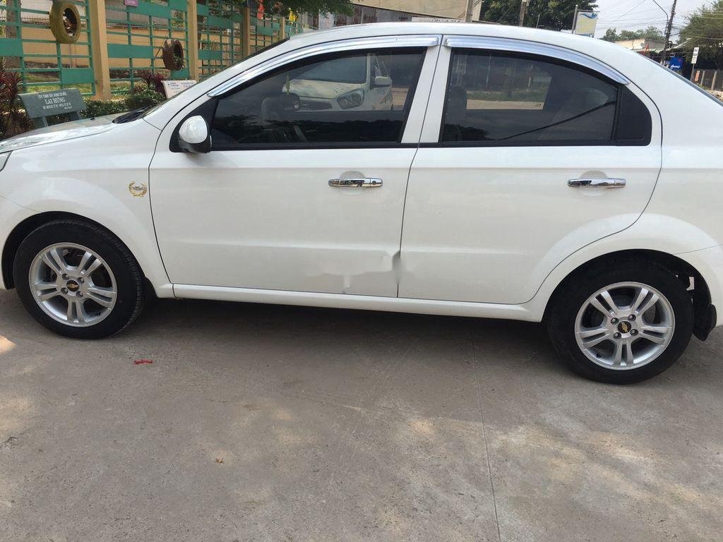 Chevrolet Aveo 2013 - Cần bán Chevrolet Aveo đời 2013, màu trắng, 229tr