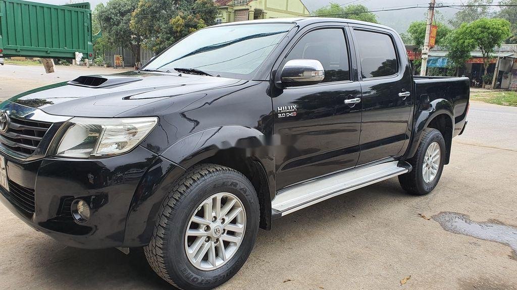 Toyota Hilux 2012 - Cần bán gấp Toyota Hilux 3.0 MT năm 2012, màu đen