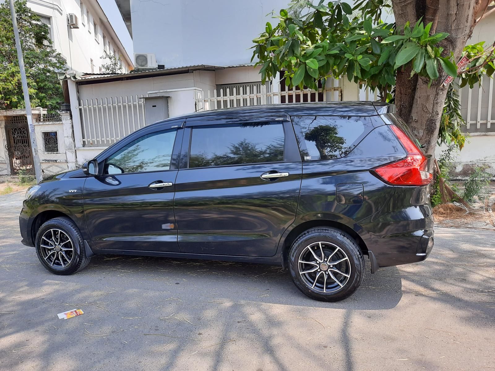 Suzuki Ertiga 2019 - Cần bán gấp Suzuki Ertiga AT đời 2019, màu xám, nhập khẩu nguyên chiếc