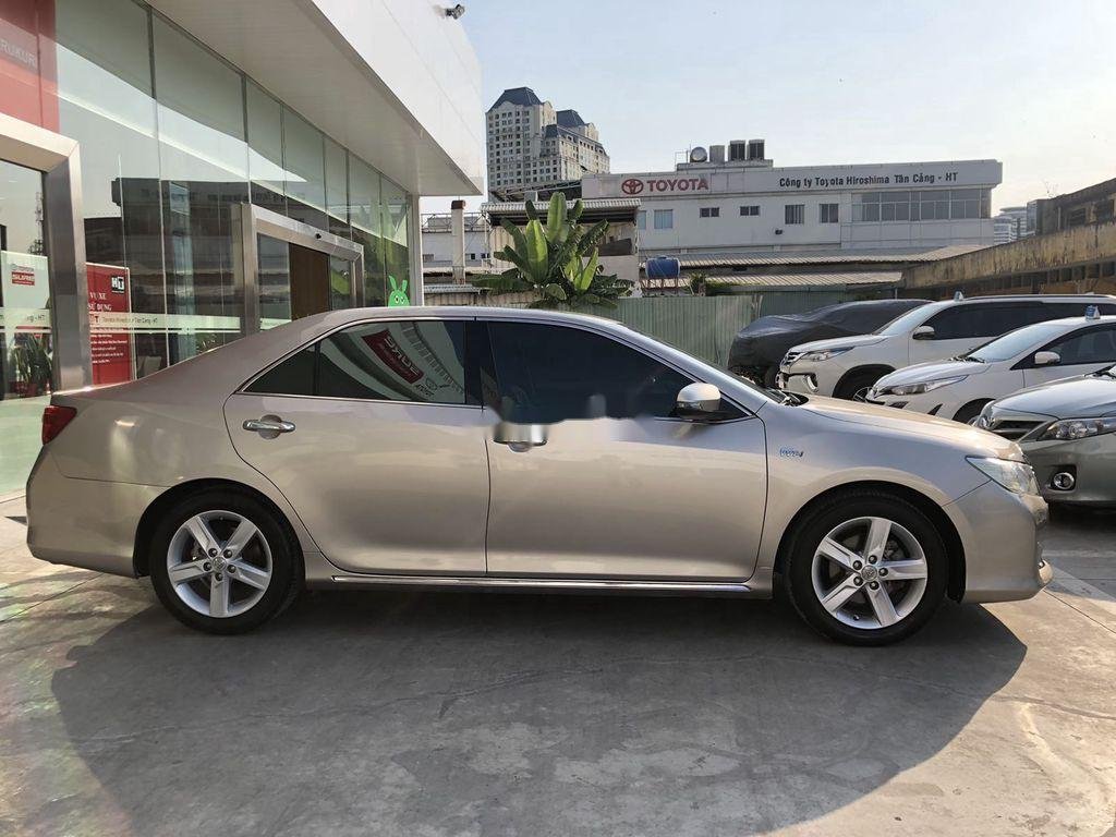 Toyota Camry   2.5Q 2014 - Bán xe Toyota Camry 2.5Q sản xuất năm 2014 số tự động, 790 triệu