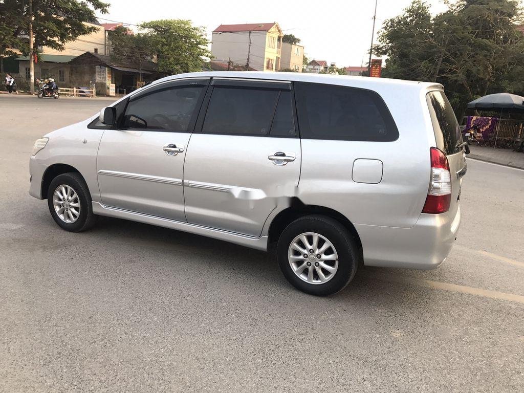 Toyota Innova 2013 - Bán Toyota Innova năm sản xuất 2013, màu bạc