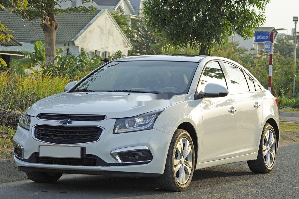 Chevrolet Cruze 2017 - Cần bán Chevrolet Cruze LTZ AT đời 2017, màu trắng số tự động